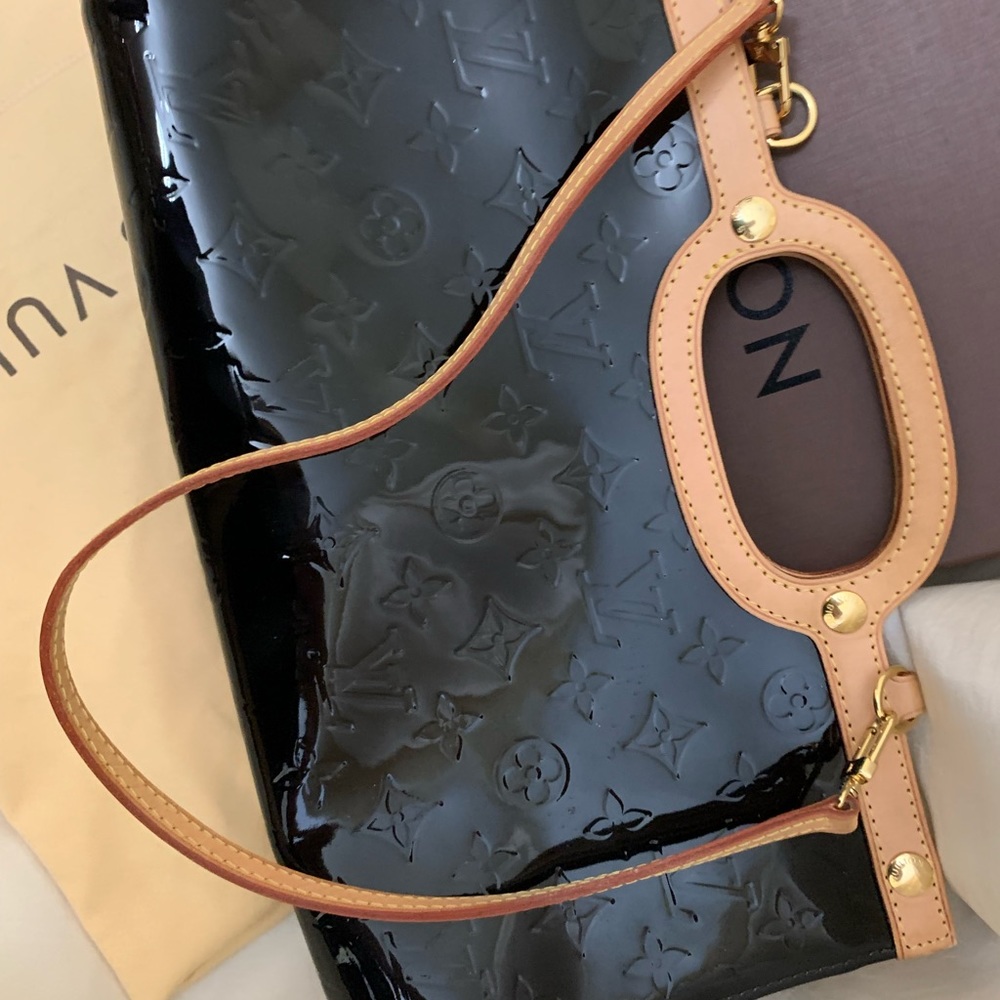 LOUIS VUITTON
Vernis Roxbury Drive Amarante - Picture 10 of 16